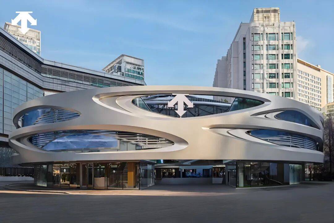 开云体育-科幻感门店与大秀打头阵，专业运动品牌如何构筑“未来之城”？