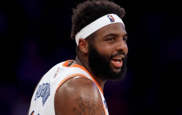 开云体育登录入口-布朗：米切尔-罗宾逊就是今日比赛的最佳防守球员