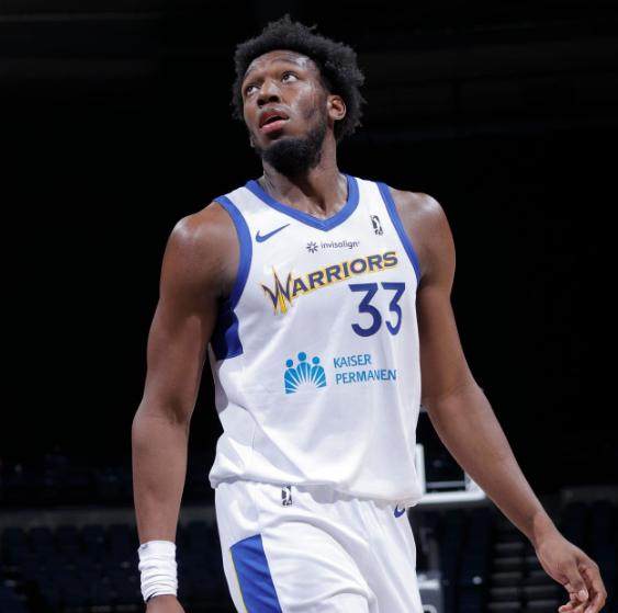 开云体育app下载-勇士距完全体还差一人 怀斯曼复出帮忙还是添堵？