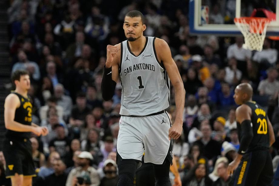 开云体育登录入口-文班亚马26+9福克斯27+8 马刺力克勇士六连胜