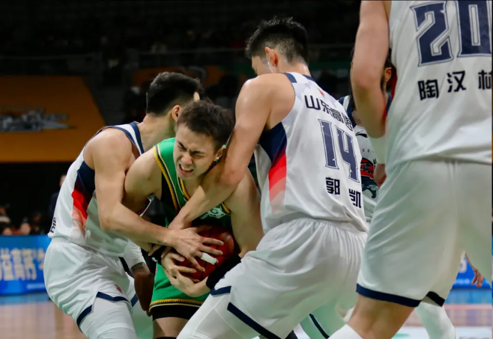 开云体育官方网-又是3连败！8胜10负杨鸣陷入危机，辽蜜暴怒：每年去欧洲考察些啥